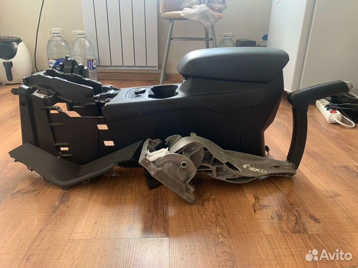 Средняя консоль подлокотник ford focus III