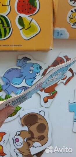 Развивающие игрушки и пазлы для малыша пакетом