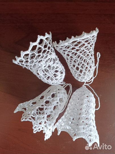 Комплект из 4 белых колокольчиков