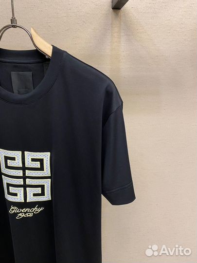 Футболка givenchy
