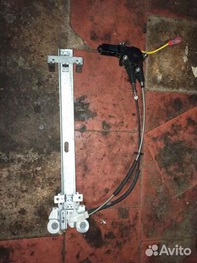 Стеклоподъемник передний Chrysler Voyager 2