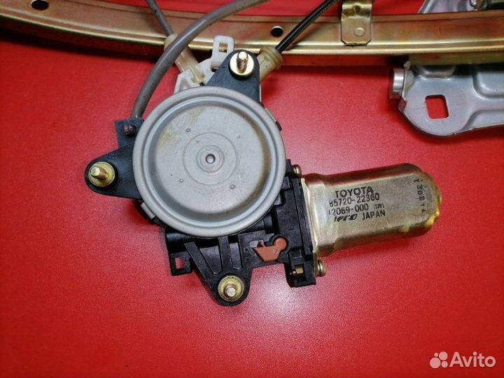 Стеклоподъемник задний левый Toyota Chaser GX100