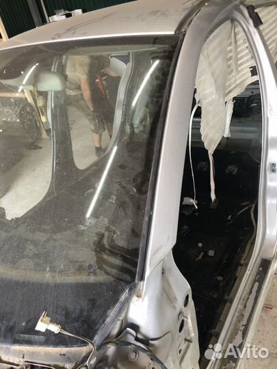 Стойка лобового стекла Рено Меган 2