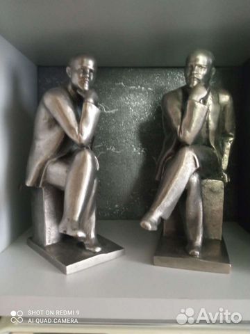 В. И. Ленин, Ю. А. Гагарин. Статуэтка