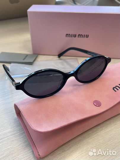 Солнцезащитные очки Miu Miu Regard