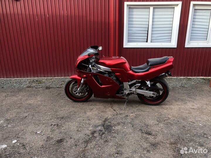 Suzuki GZX R750