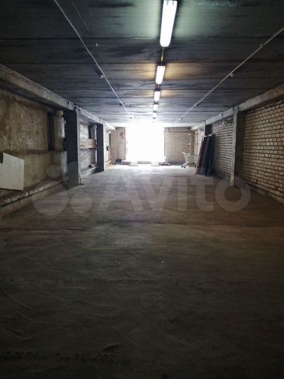 Гараж, > 30 м²