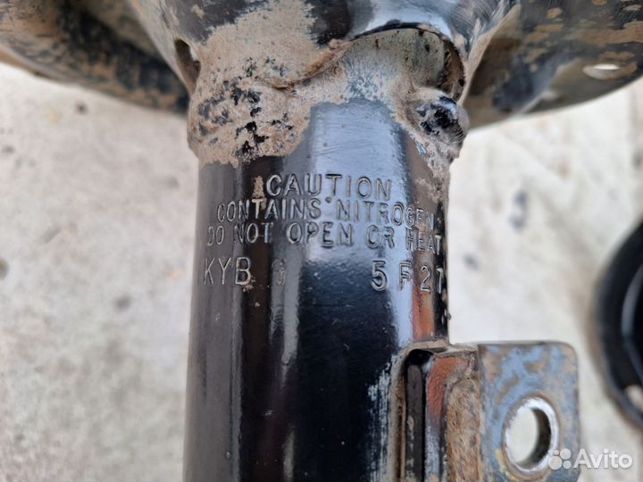 Стойки амортизаторов тойота камри 30, передние