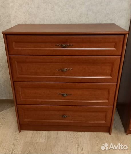 Спальный гарнитур кровать тумбы комод