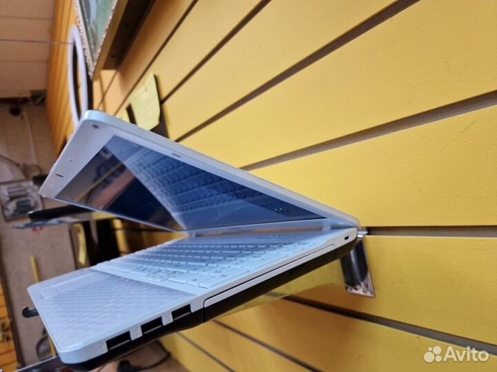 15.6 Ноутбук Sony PCG-71C12V на AMD E-450