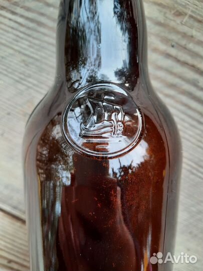 Бутылка с бугельной пробкой