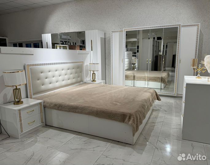 Спальный гарнитур 