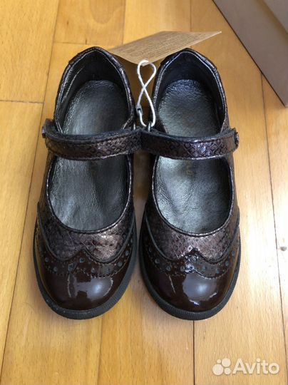Туфли для девочки 25 размер новые