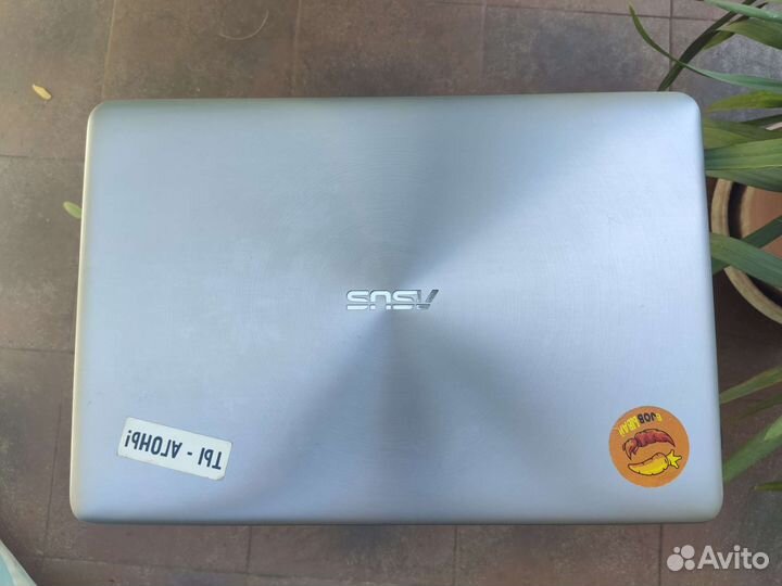 Ноутбук asus