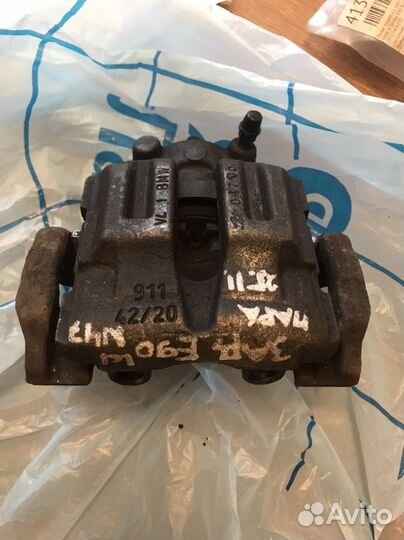 Задний правый суппорт bmw e90