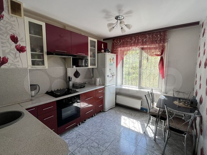 2-к. квартира, 54 м², 1/10 эт.