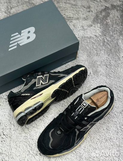 Темные New Balance 1906