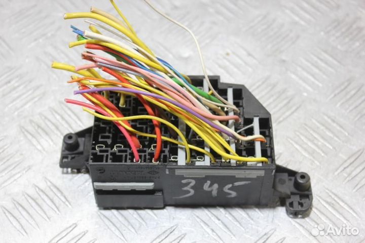 Блок предохранителей салонный Renault Logan 2005 2