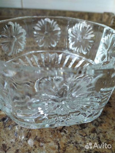 Конфетница, салатник,стопки хрустальные