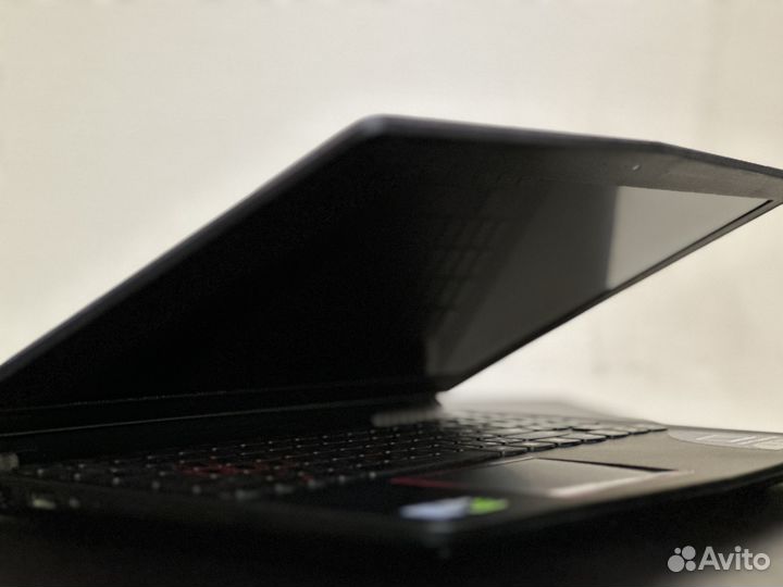 Игровой ноутбук Lenovo Legion Y520 / i5 / GTX 1050