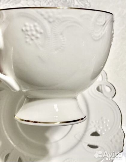 Роскошный чайный сервиз с резными блюдцами. Фарфор