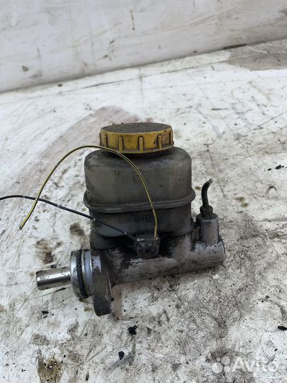 Цилиндр тормозной главный Nissan Cube