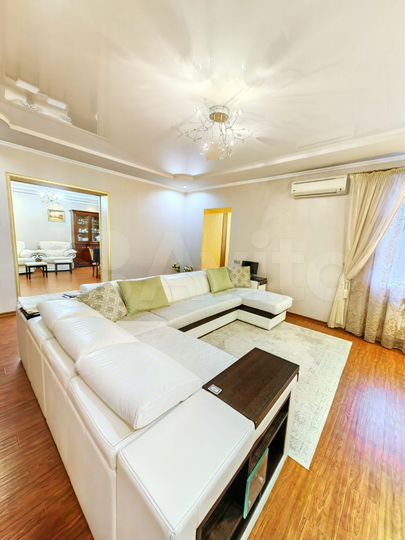 Коттедж 335,8 м² на участке 10 сот.