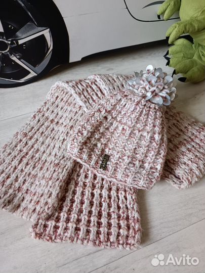 Зимняя шапка с шарфом