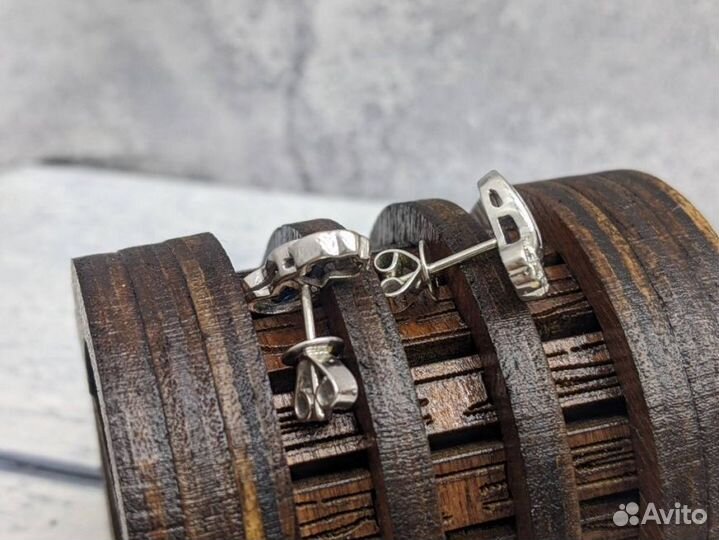 Золотые серьги с бриллиантами 750 пробы, массой 3