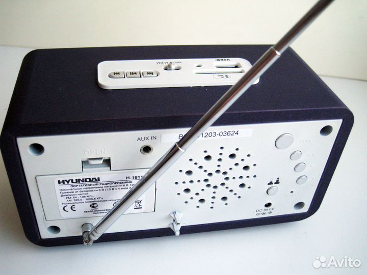 Радиоприемник с часами и метео Hyundai H-1611новый