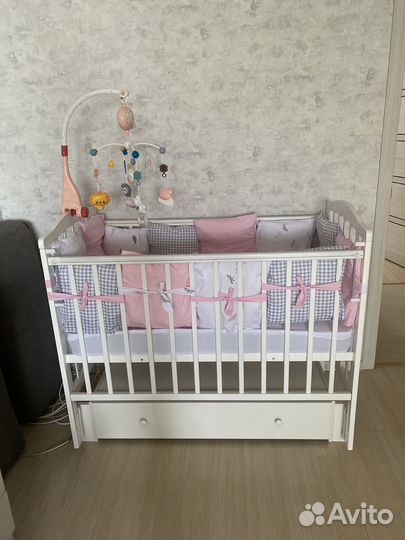 Бортики, кокон и мобиль