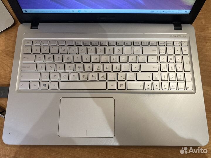 Ноутбук Asus 15.6 AMD A4, SSD, Radeon R3