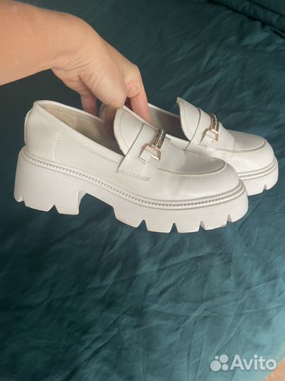 Лоферы женские 38 размер белые