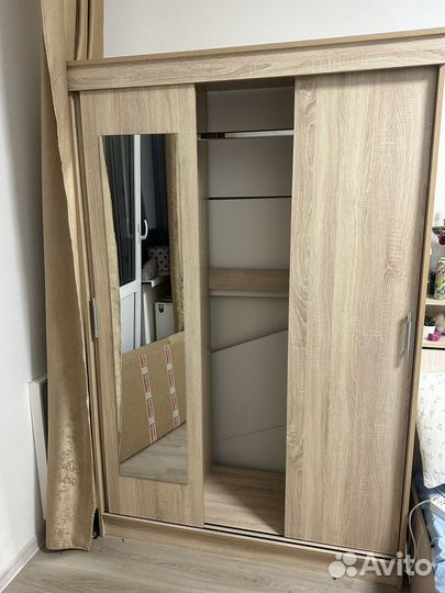 Шкаф раздвижной с зеркалом