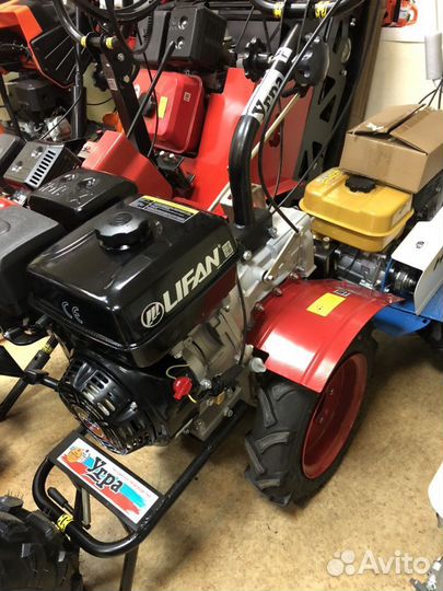 Мотоблок Угра нмб1Н7 (плуг, сцепка, грунтозацепы)