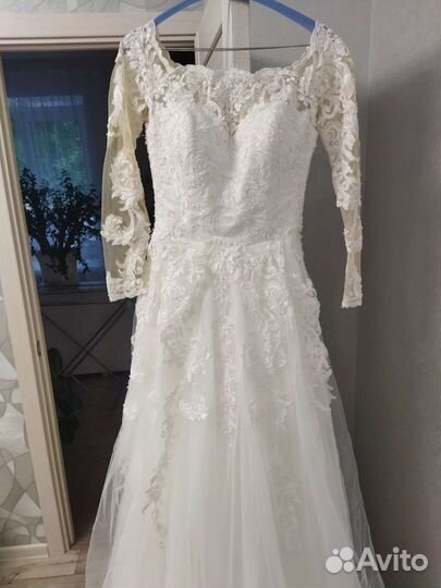 Свадебное платье со шлейфом