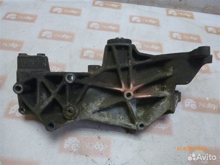 Кронштейн генератора Audi A4 B5 AEB 1997