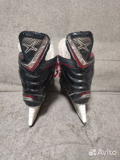 Коньки хоккейные, щитки