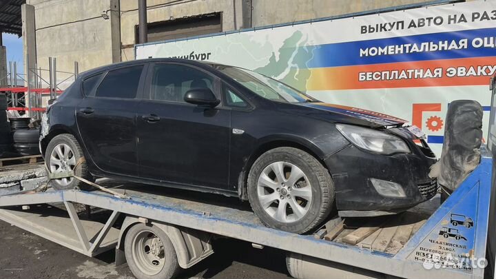Стекло двери передней левой Opel Astra (J) 161141