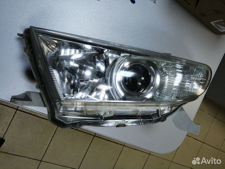 Фара левая Toyota Highlander