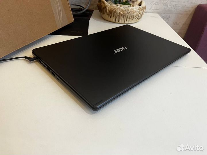 Новый шикарный мощный в алюминиевый Acer 8потоков