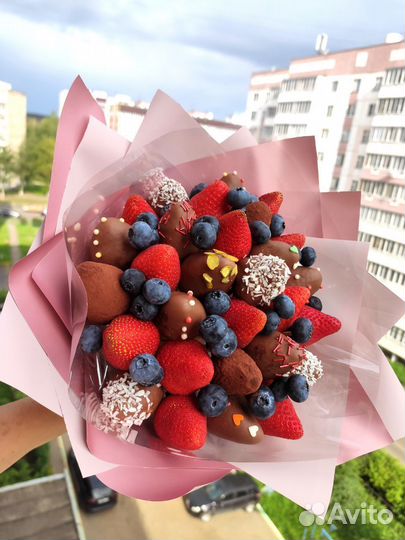 Клубника в хрустящем бельгийском шоколаде букет