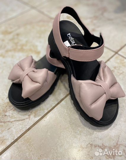 Босоножки новые