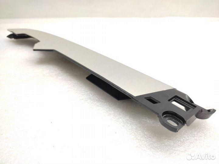 Накладка левая Land Rover Discovery 5 L462 3.0D