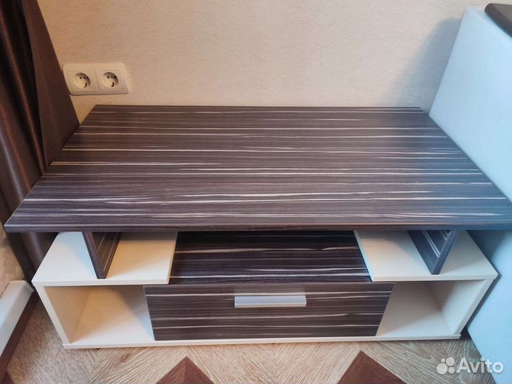 Прикроватный столик