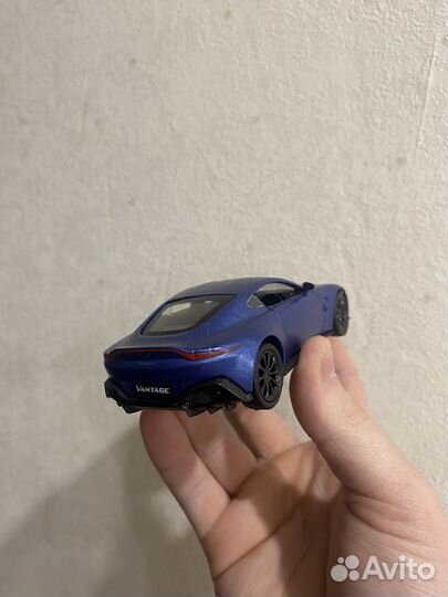 Модель автомобиля Aston Martin Vantage 1/32