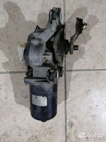 Мотор стеклоочистителя Nissan blueberd u14