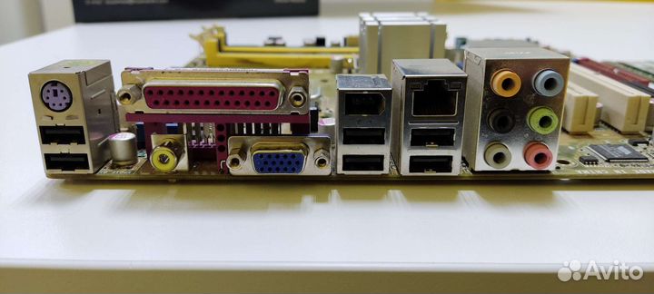 Материнская плата с процессором и памятью