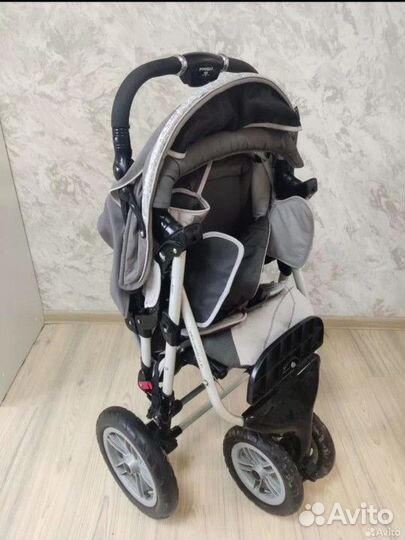 Прогулочная коляска с надувными колесами