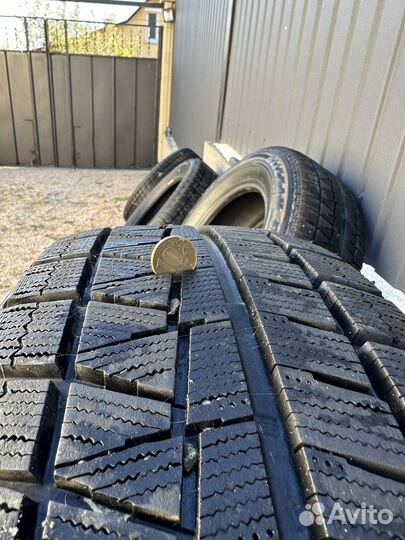 Bridgestone Blizzak Revo GZ 215/60 R16